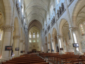 Saint Nazaire the church inside